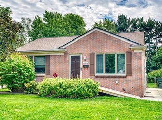 7576 Daisy Ave, Shelby Township, MI 48317