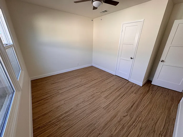 764 W Flora St — Photo 14