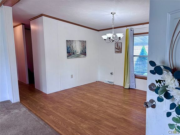 4th image of 452 Susan Dr