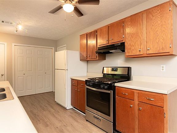 5th image of 219 Colony Springs Dr