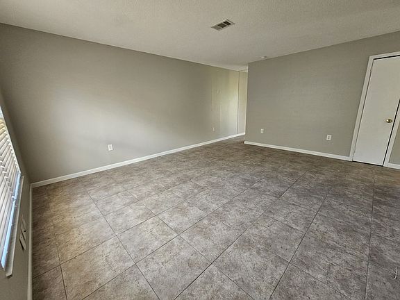 4th image of 636 Olive St Unit A