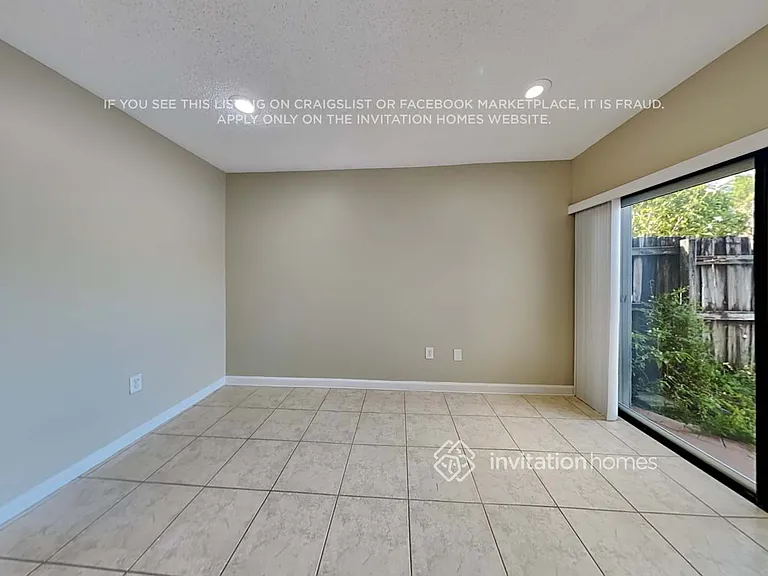 1633 SW 138th Pl — Photo 11