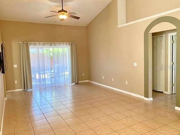 3rd image of 2401 Clareside Dr
