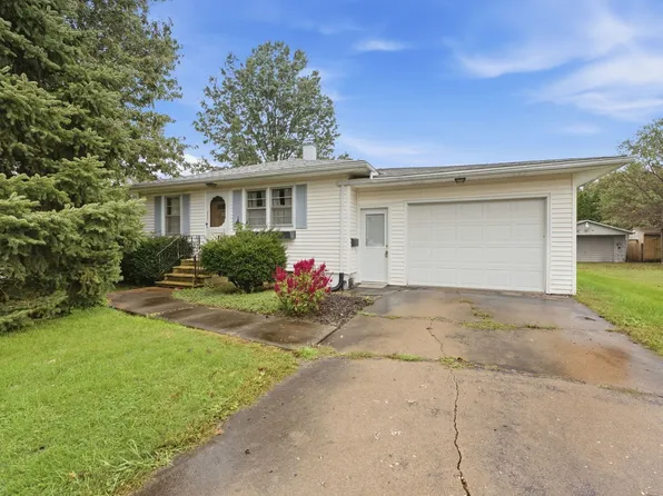 402 SW 5th St, Aledo, IL 61231