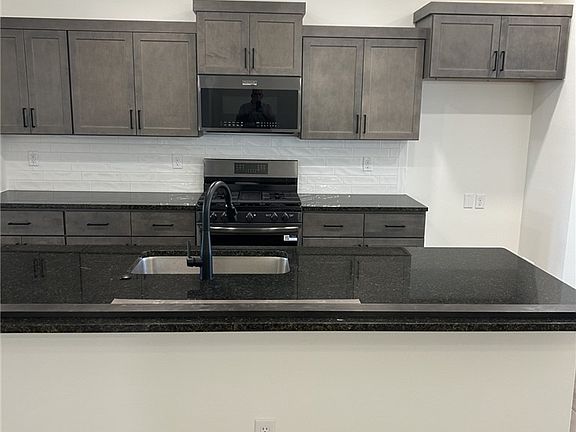 5th image of 1716 Farmer St