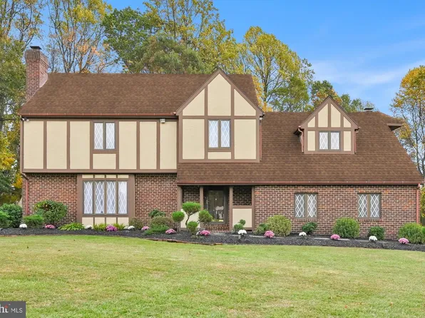 208 Foxcroft Ln, Robesonia, PA 19551