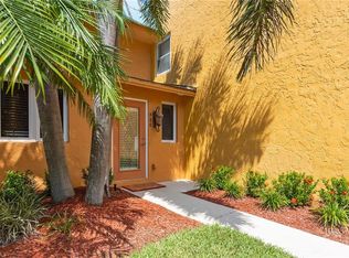 800 River Point Dr APT 320, Naples, FL 34102