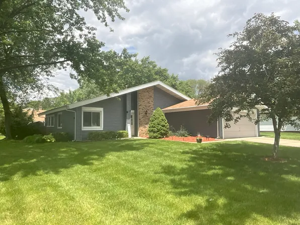 5811 Easton Ct, Hanover Park, IL 60133