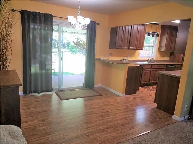 3 bed, 1910 sqft, $1,995 — Photo 2