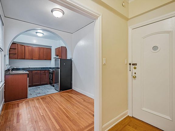 5th image of 1850 Clay St APT 304