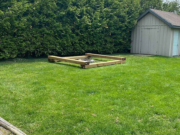 3rd image of 71889 Sunridge Cres