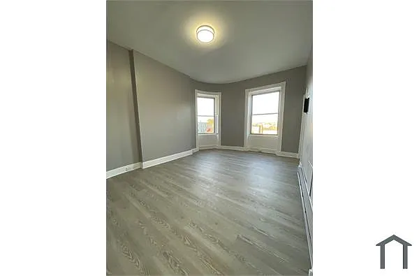 Building Photo - 2042 Park Ave #5