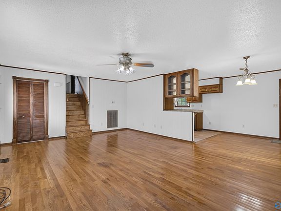 2nd image of 203 Hannah Ave SE