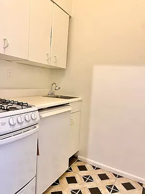 Rented by Compass | media 7