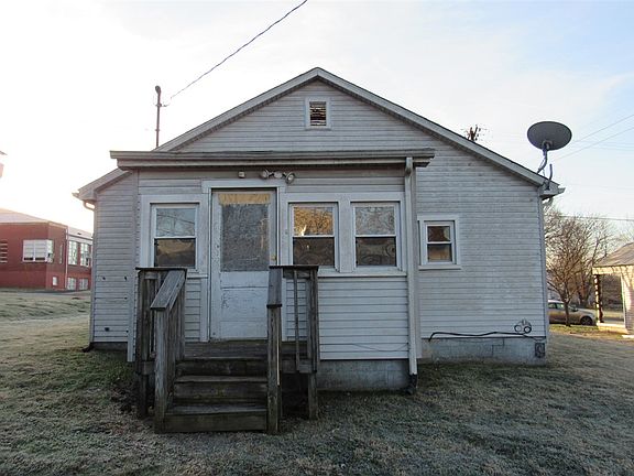 3rd image of 250 W Oak St