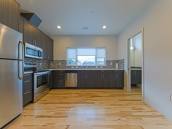 3rd image of 225 Green Leaf St Unit 8