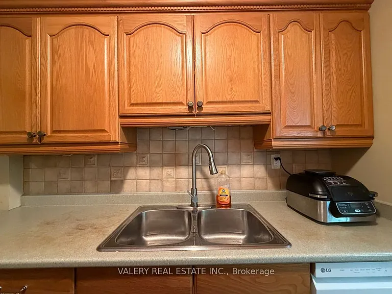 4662 Kingston Rd — Photo 12