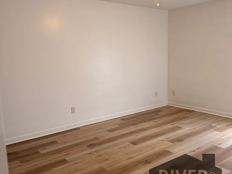411 E Roosevelt Ave #D — Photo 11
