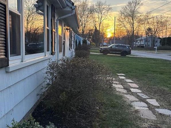 7 Sherbrooke Rd, Barrington, RI 02806