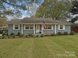 4917 Crestmont Dr, Charlotte, NC 28205