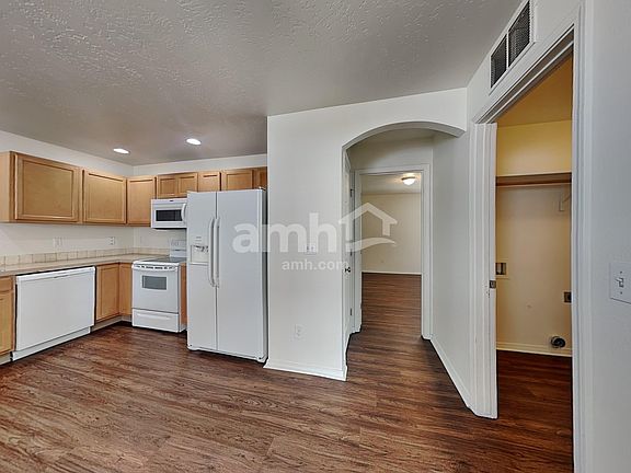 3rd image of 4431 N Elsinore Ave