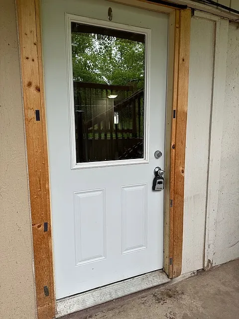 120 Kindred St — Photo 3