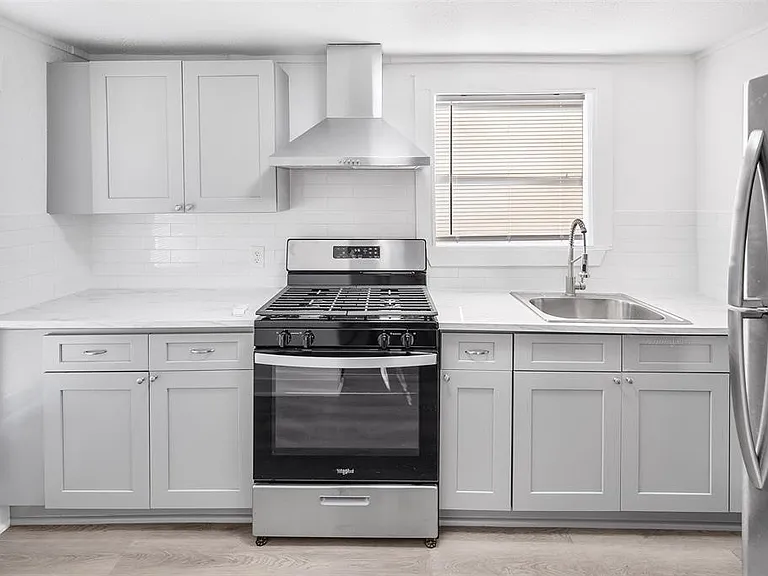 1911 Benson St #2 — Photo 10