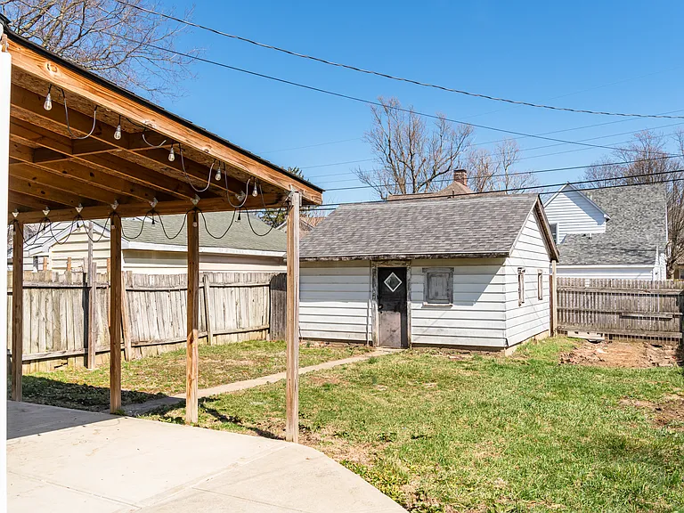 1420 Holly Ave — Photo 7