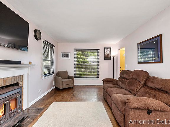 4th image of 1512 College Ave NE