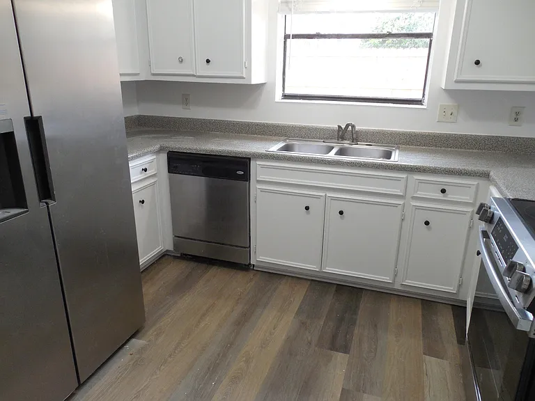107 Springlakes Cir — Photo 2