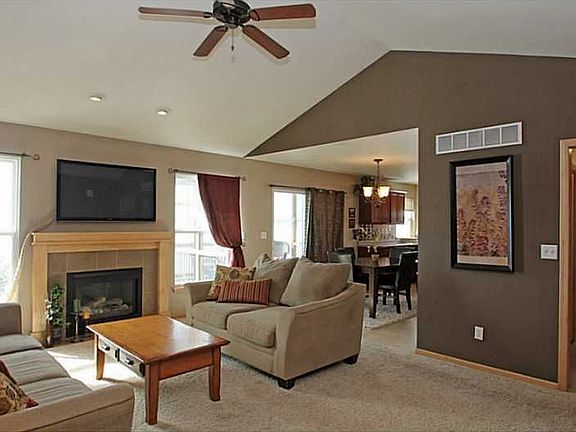 4th image of 500 Locust Dr