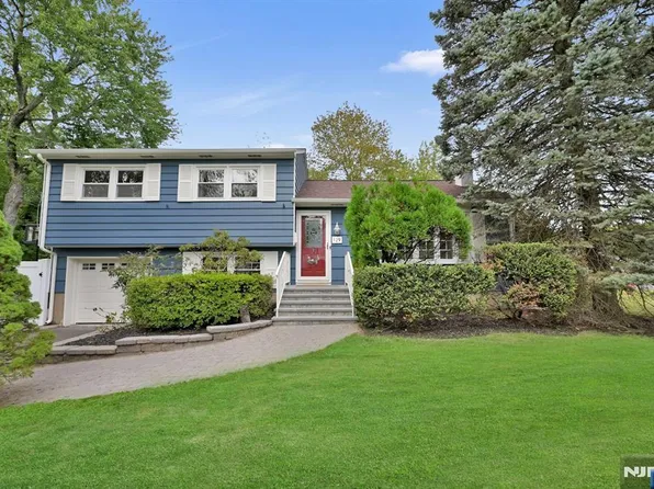 129 Warren Rd, Park Ridge, NJ 07656