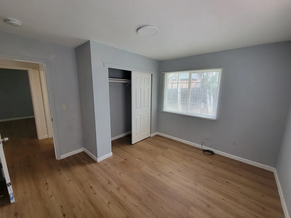 Building Photo - 9566 Emerald Park Dr