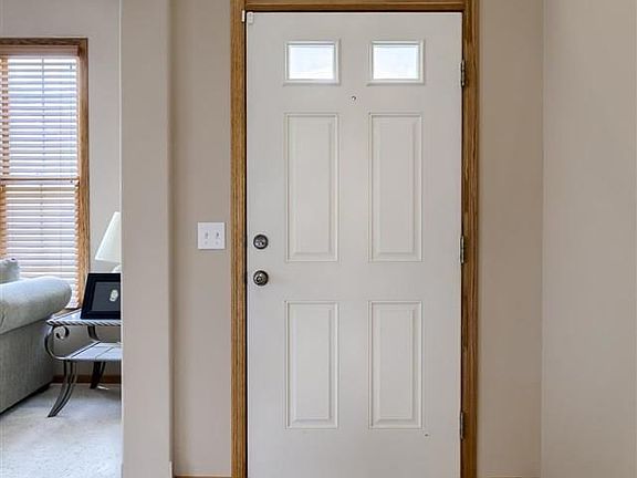 3rd image of 951 S 188th Ter