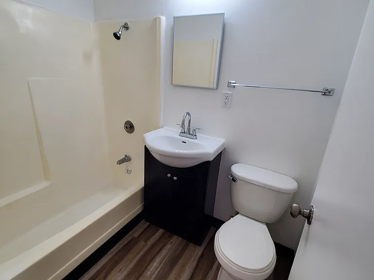 1550 Butterfield Rd — Photo 8