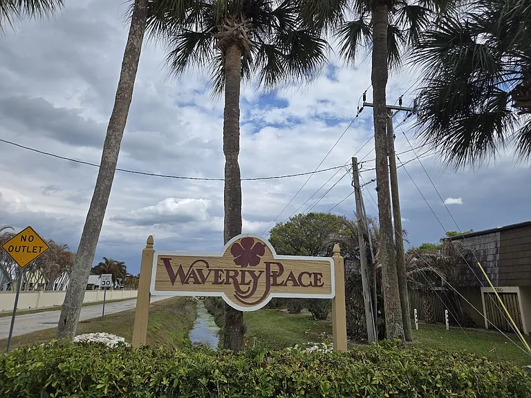 Entrance to Waverly Place