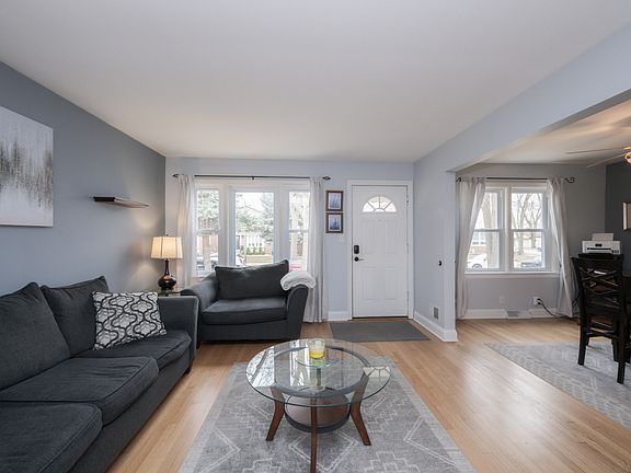 2nd image of 5049 N Oak Park Ave