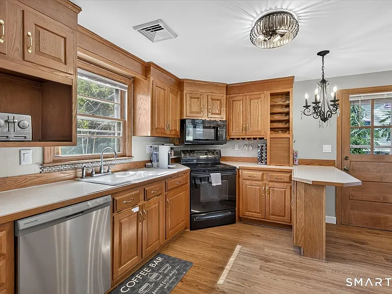 440 Evergreen Ave — Photo 6