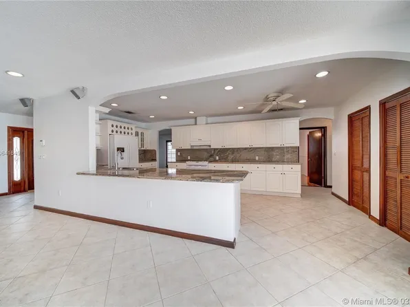 8230 SW 48th St, Miami, FL 33155