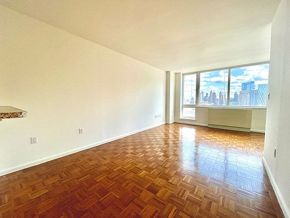 3rd image of 350 W 43rd St APT 26F