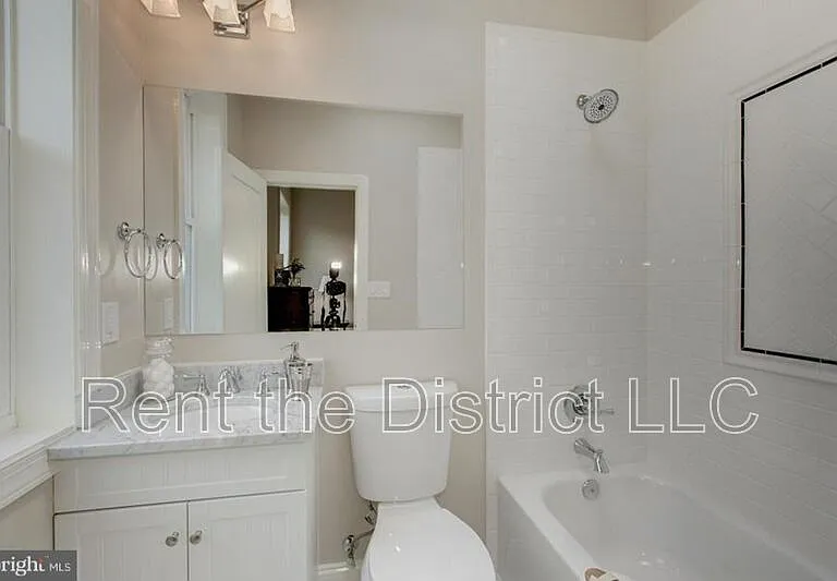 15 Q St NW #A — Photo 11