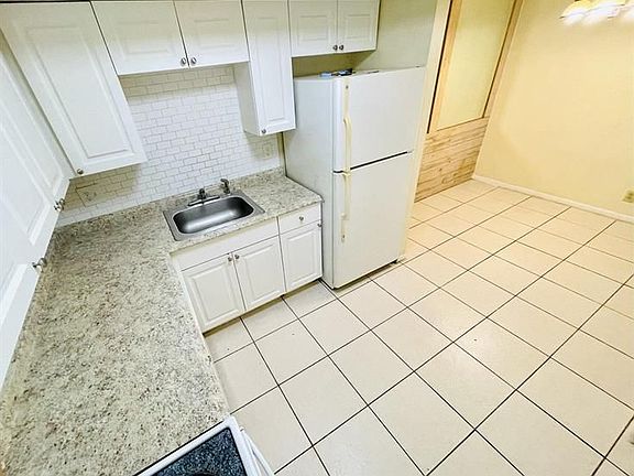 4th image of 3120 Collin Dr APT A