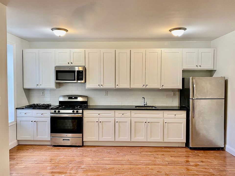 1st image of 21 Saint Pauls Ct #55D