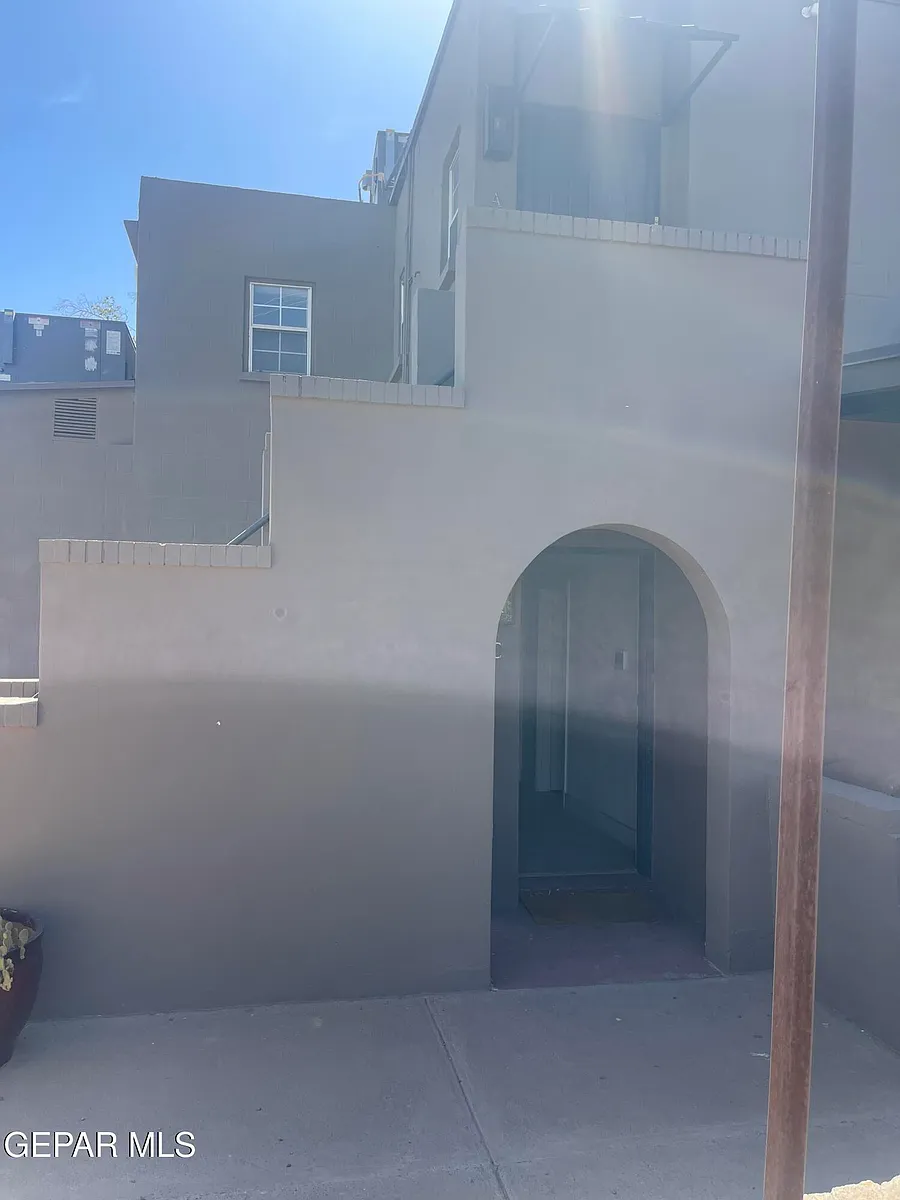 Building Photo - 1415 N Ochoa St #A