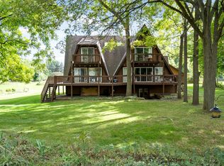 260 E Shore Dr, Whitmore Lake, MI 48189