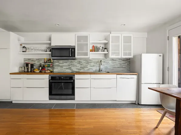 54 Sterling Place image 13 of 18