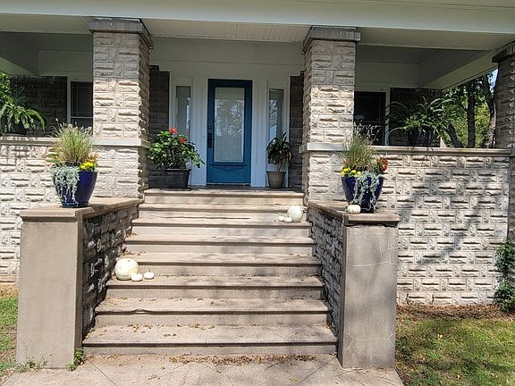 Full-length front porch to enjoy the fall night and spring days!