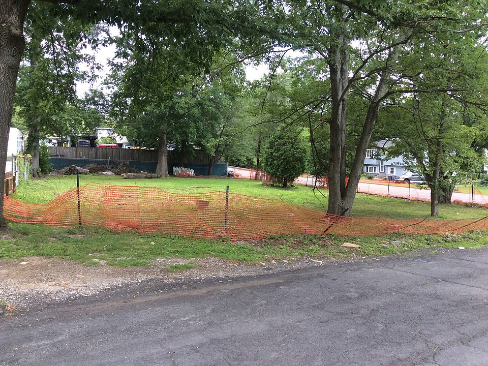 1st image of 129 Lakewood Dr