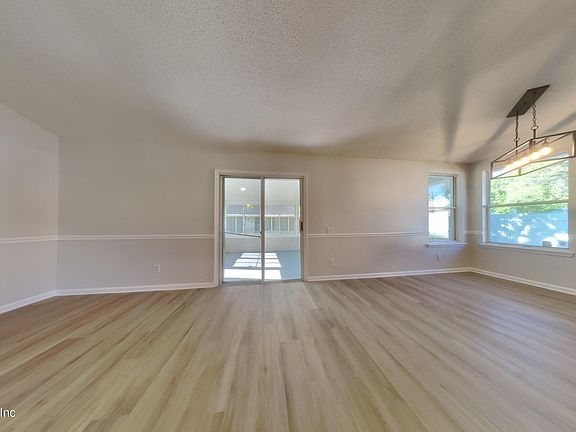 3rd image of 710 CHERRY BARK Drive N