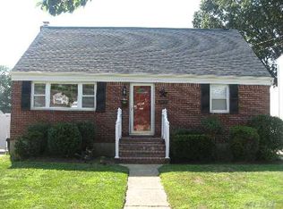 2166 Pine St, Wantagh, NY 11793
